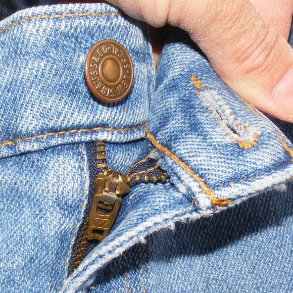 LEVI'S Vintage 540 Jeans, 44, BROWN TAB, Light Blue Wash, Zipper fly - Picture 7 of 11